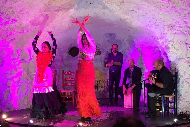 flamenco-show-in-a-cave-restaurant-in-granada