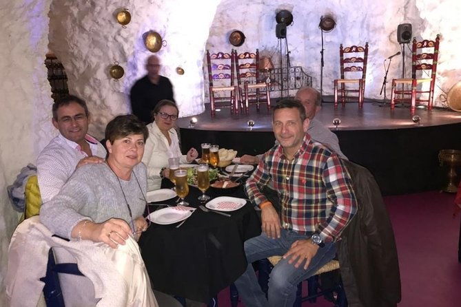 flamenco-show-in-a-cave-restaurant-in-granada