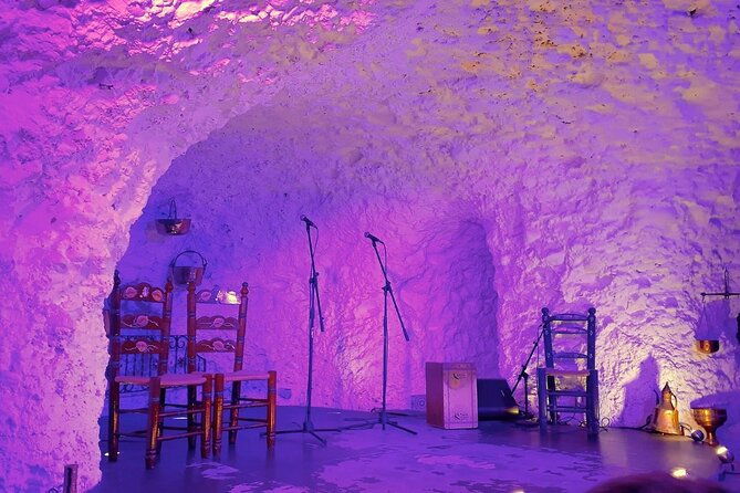 flamenco-show-in-a-cave-restaurant-in-granada