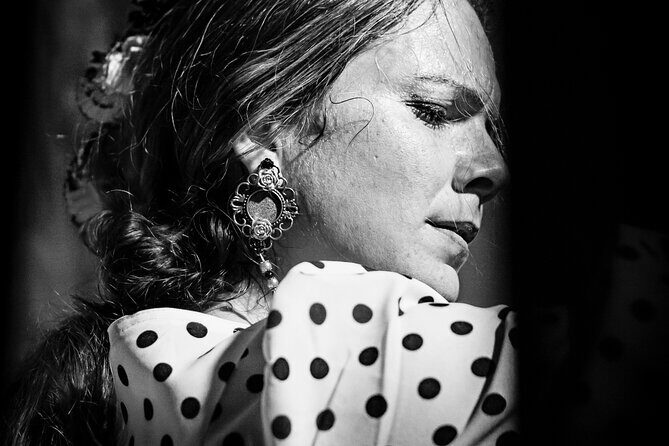 Flamenco Show in Seville - La milonga tablao - A Closer Look at the Flamenco Show in Seville – La Milonga Tablao