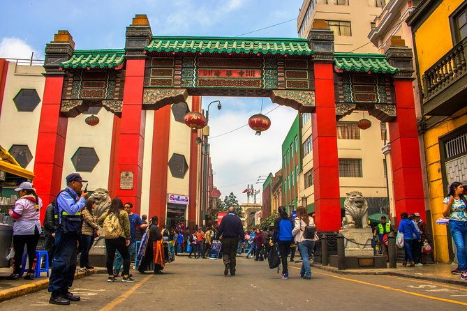 flavors-tradition-walking-city-tour-with-food-tasting