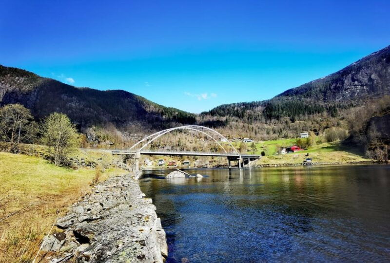 flexible-tour-to-modalen-castle-hesjedalsfossen-can-hiking