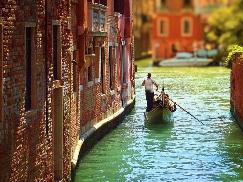 float-privately-gondola-tour-of-peggy-guggenheim
