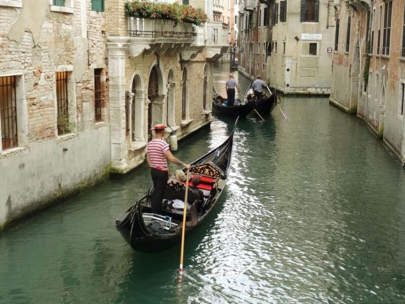 float-privately-gondola-tour-of-peggy-guggenheim
