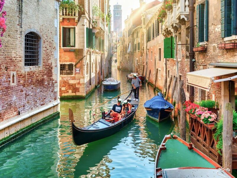 float-privately-gondola-tour-of-peggy-guggenheim