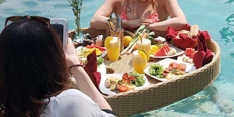 floating-breakfast-lovely-sunset-at-tanah-lot-private-tour