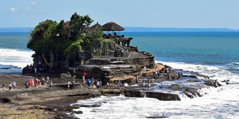 floating-breakfast-lovely-sunset-at-tanah-lot-private-tour