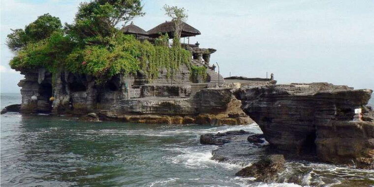 floating-breakfast-lovely-sunset-at-tanah-lot-private-tour