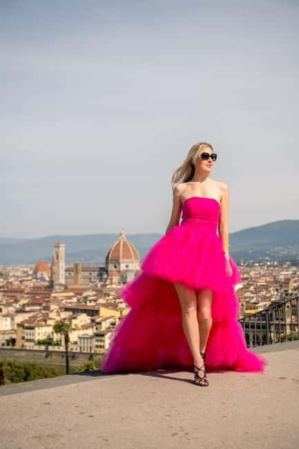 Florence: A photoshoot in luxurious dresses - Key Points