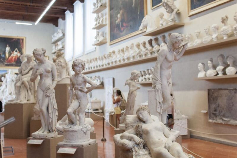 florence-accademia-gallery-guided-tour-with-an-art-expert