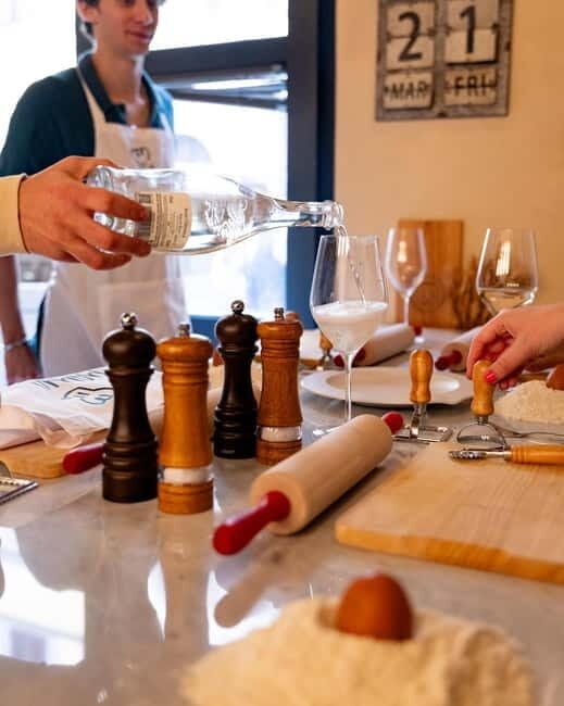 Florence: Authentic Pizza & Gelato Experience+Unlimited Wine - An Authentic Taste of Italy in Florence