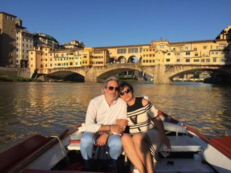 florence-guided-gondola-boat-tour-with-a-glass-of-wine