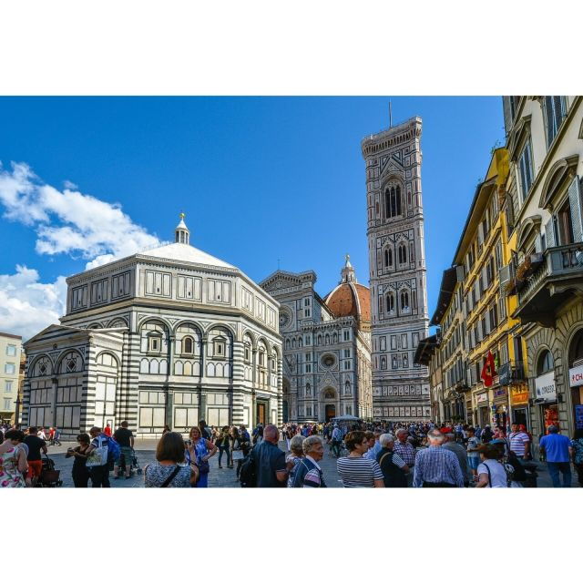 florence-historical-sneak-peek-of-duomo-square