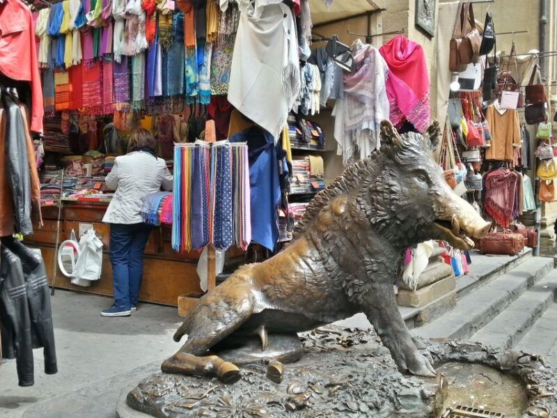 florence-medicis-mile-walking-tour-pitti-palace-entrance