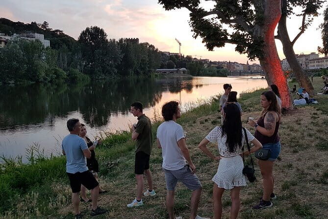 Florence Night Bike Tour with Wine and Aperitivo Picnic included - A Ride Through Florence’s Heart: What You Can Expect