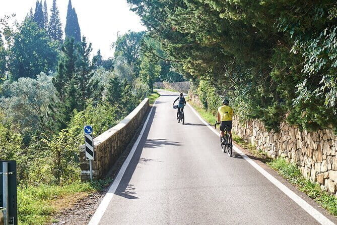 Florence Night Bike Tour with Wine and Aperitivo Picnic included - FAQs