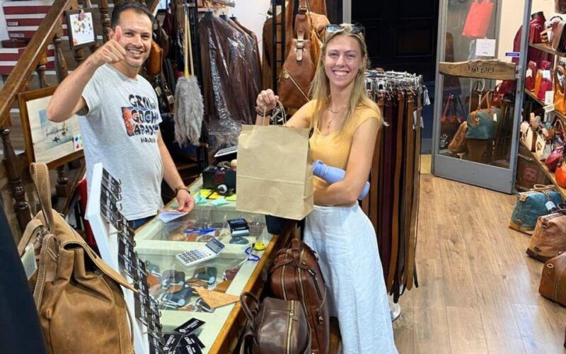 florence-oltrarno-artisans-and-wine-windows