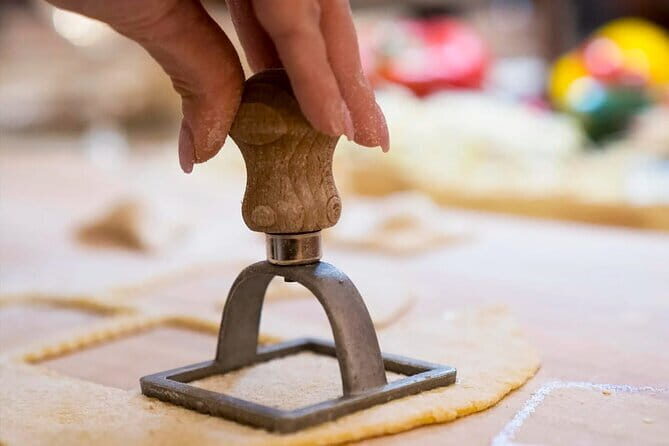 Florence: Ravioli & Pasta Class with Tiramisu and Unlimited Wine - Key Points