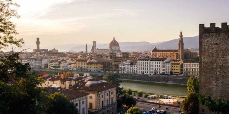 florence-renaissance-secrets-walking-tour-wine-window