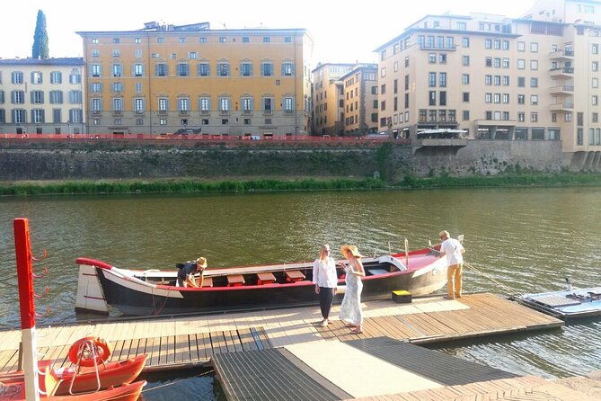 florence-river-cruise-on-a-traditional-barchetto