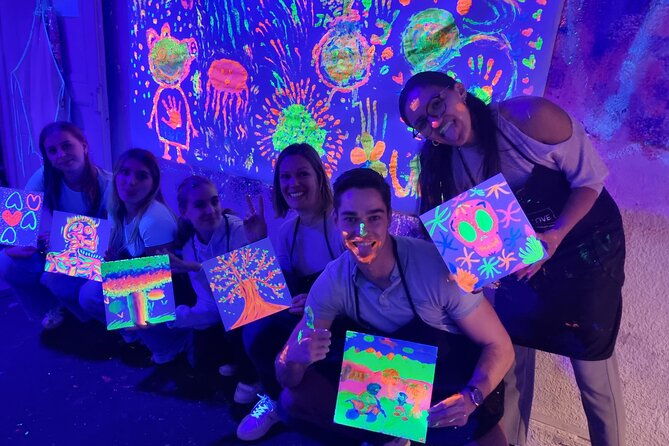 fluorescent-painting-studio-in-lyon-in-an-art-gallery
