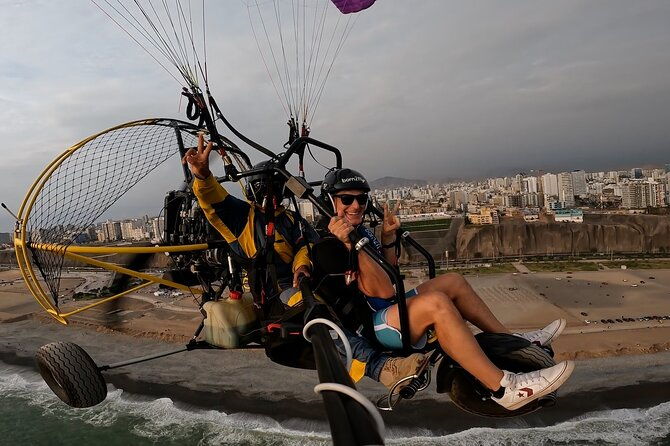 fly-paragliding-along-the-coast-of-lima