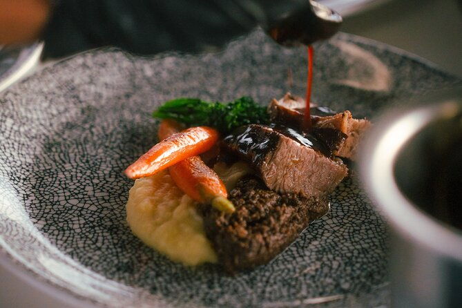 flydining-dinner-with-city-lights-ocean-breeze-4-courses