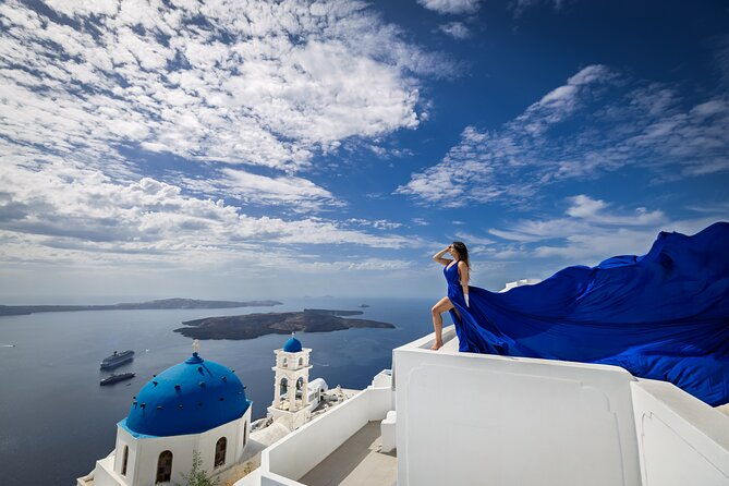 flying-dress-photoshoot-in-santorini-2