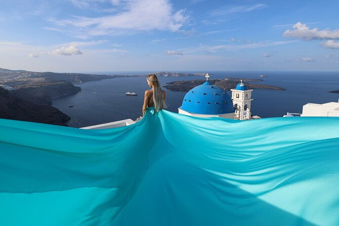 flying-dress-photoshoot-in-santorini-3