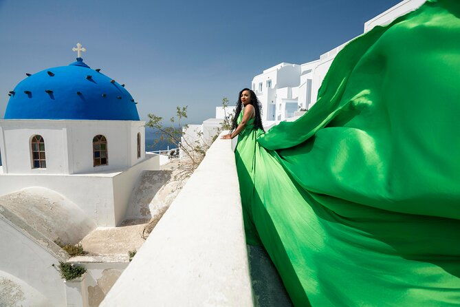 flying-dress-photoshoot-in-santorini-6
