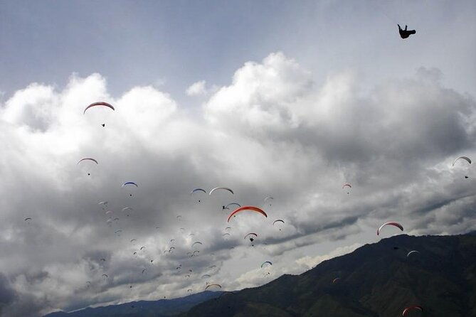flying-paragliding-over-medellin