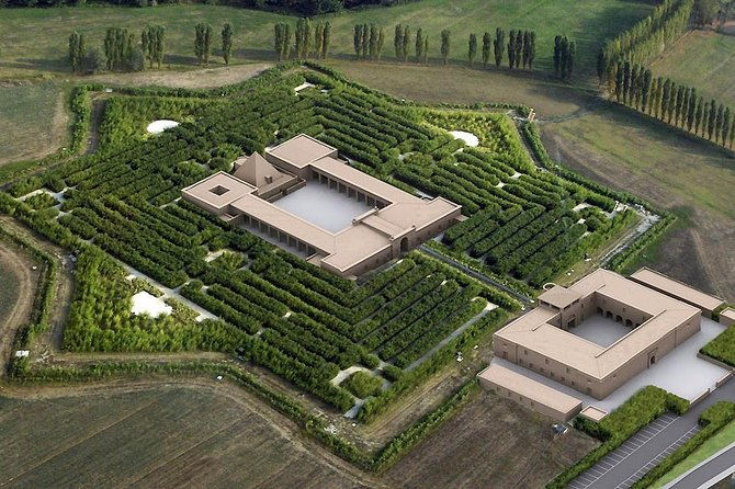 fontanellato-a-castle-and-a-labyrinth-in-parma-countryside