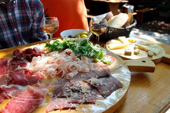 food-and-wine-tasting-experience-in-trieste-traditional-farmhouse-osmiza