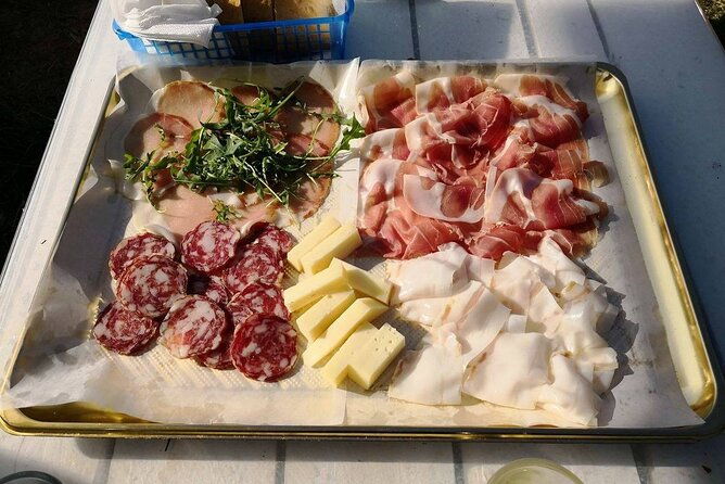 food-and-wine-tasting-experience-in-trieste-traditional-farmhouse-osmiza