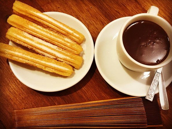 food-drink-private-tour-of-barcelona-in-traditional-taverns