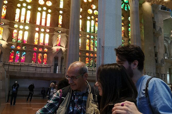 food-drink-tasting-private-tour-sagrada-familia-skip-the-line-4