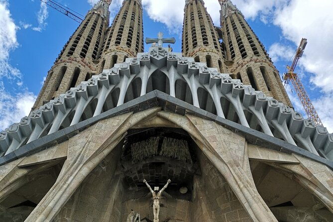 food-drink-tasting-private-tour-sagrada-familia-skip-the-line