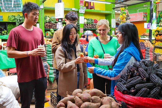 food-history-local-markets-tour-fruittasting