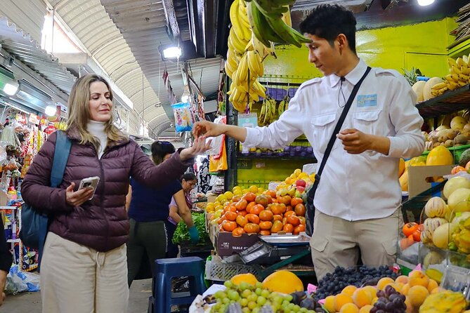 food-history-local-markets-tour-fruittasting
