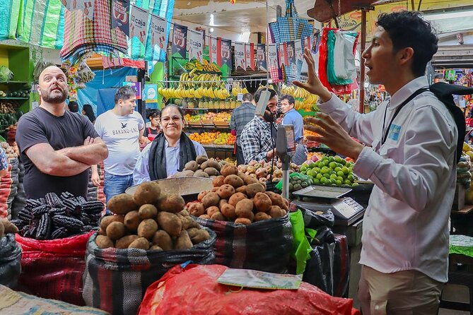 food-history-local-markets-tour-fruittasting