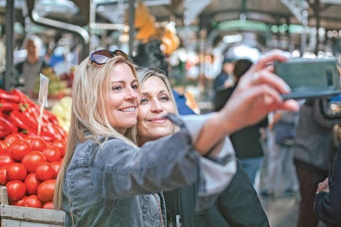 food-tasting-at-locals-favorite-farmers-market-in-belgrade