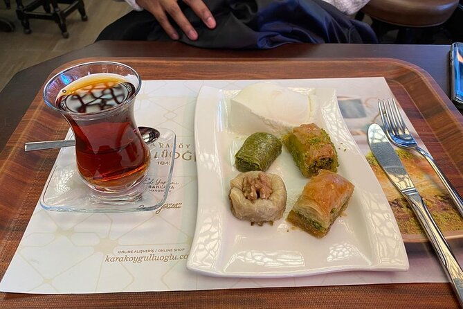 food-tour-in-istanbul-with-local-guide