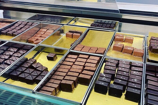 food-tour-of-montmartre-best-pastries-chocolates-and-desserts