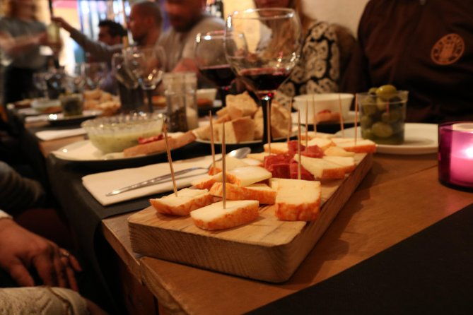 food-tour-portuguese-wine-tapas-with-ginjinha-tasting