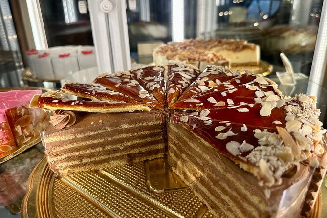 fools-and-kings-buda-castle-district-tour-with-cake-coffee