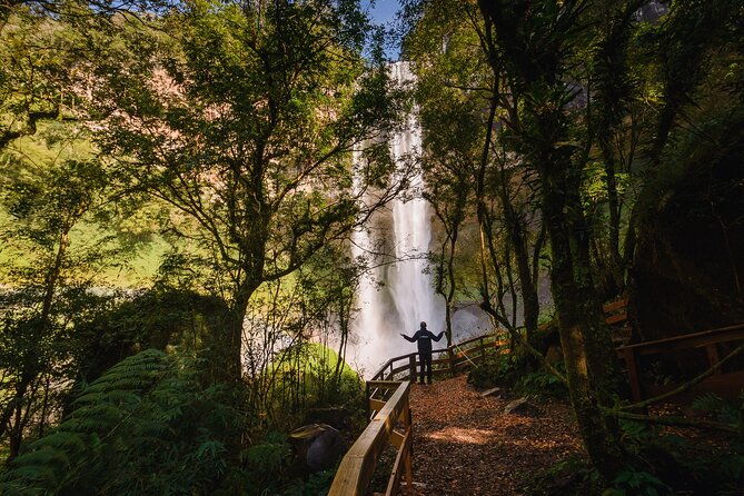 foot-of-the-cascata-kate-and-volta-12h50-by-brocker-tourism