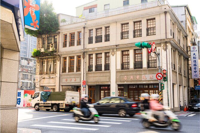 Foot Therapy & Dadaocheng & Smart Hospital & Daxi 2-Day Tour - Key Points