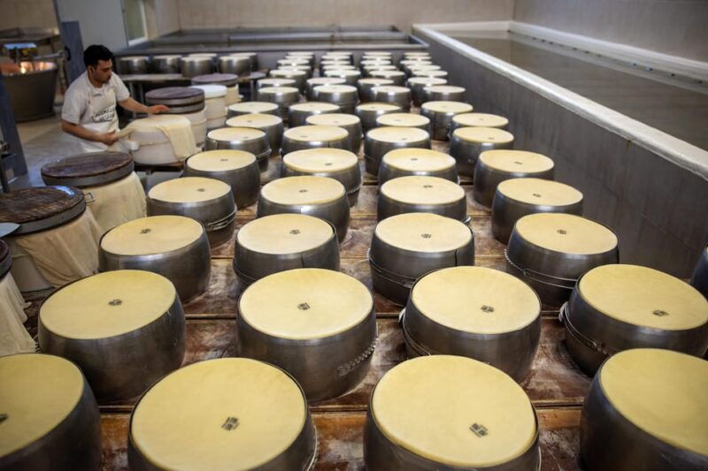 formigine-parmesan-cheese-tour-with-full-tasting