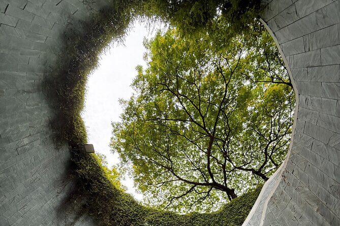 Fort Canning and Singapore River Join In Walking Tour - Walking Along the Singapore River