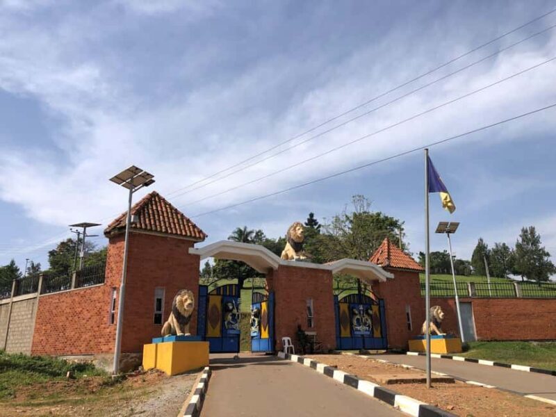 Fort Portal: City Tour with King's Palace & Local Market - Key Points
